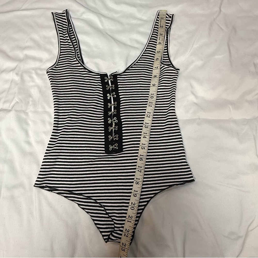 Emma & Sam rayon /spandex bl/white bodysuit medium - Picture 9 of 13